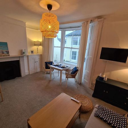 Centrally Located, Comfortable Apartment Near Station, Beach And North Laines Hove Buitenkant foto