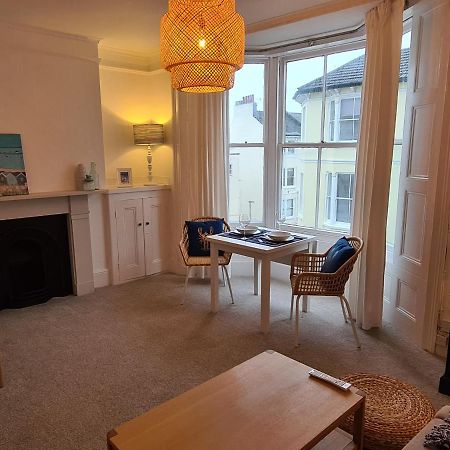 Centrally Located, Comfortable Apartment Near Station, Beach And North Laines Hove Buitenkant foto