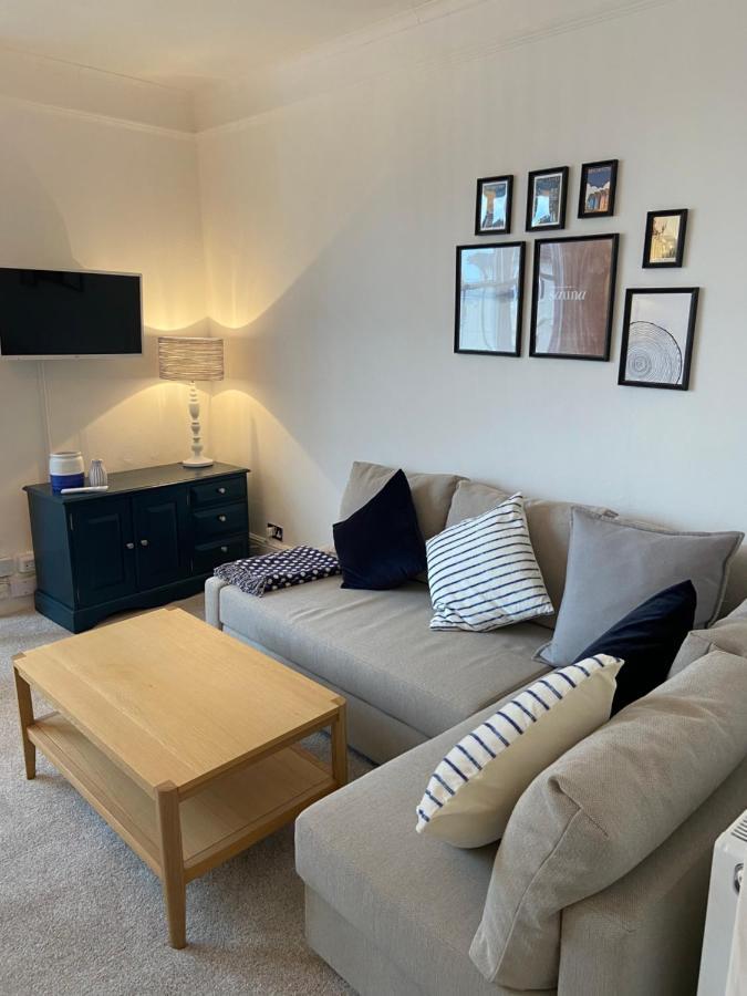 Centrally Located, Comfortable Apartment Near Station, Beach And North Laines Hove Buitenkant foto