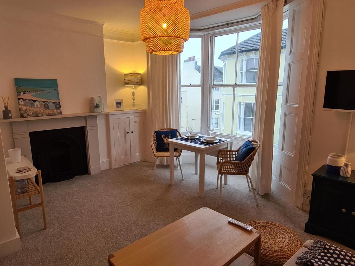 Centrally Located, Comfortable Apartment Near Station, Beach And North Laines Hove Buitenkant foto