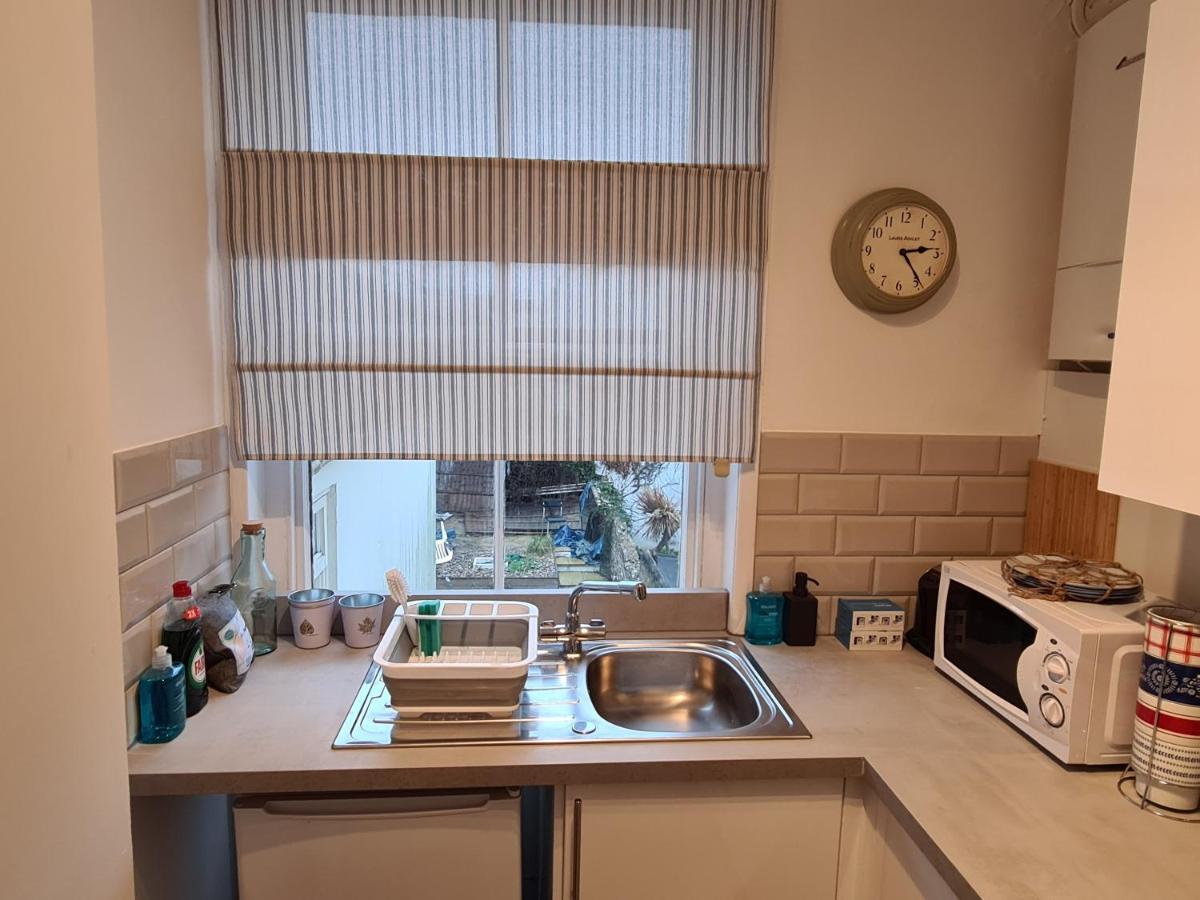 Centrally Located, Comfortable Apartment Near Station, Beach And North Laines Hove Buitenkant foto