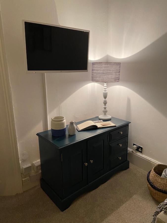 Centrally Located, Comfortable Apartment Near Station, Beach And North Laines Hove Buitenkant foto