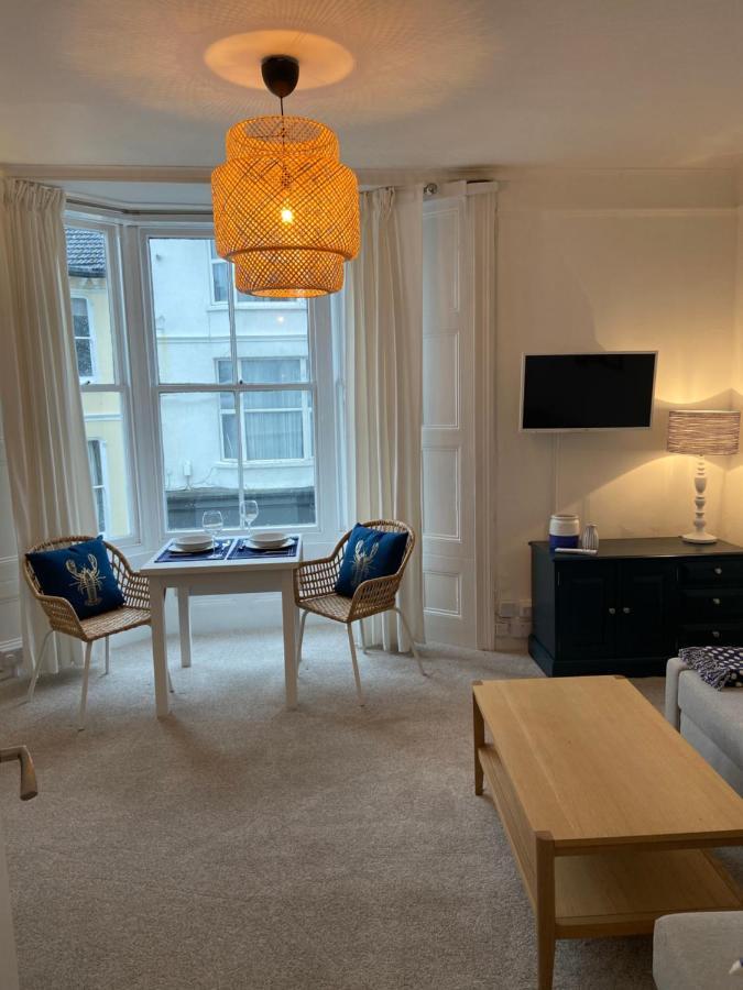 Centrally Located, Comfortable Apartment Near Station, Beach And North Laines Hove Buitenkant foto