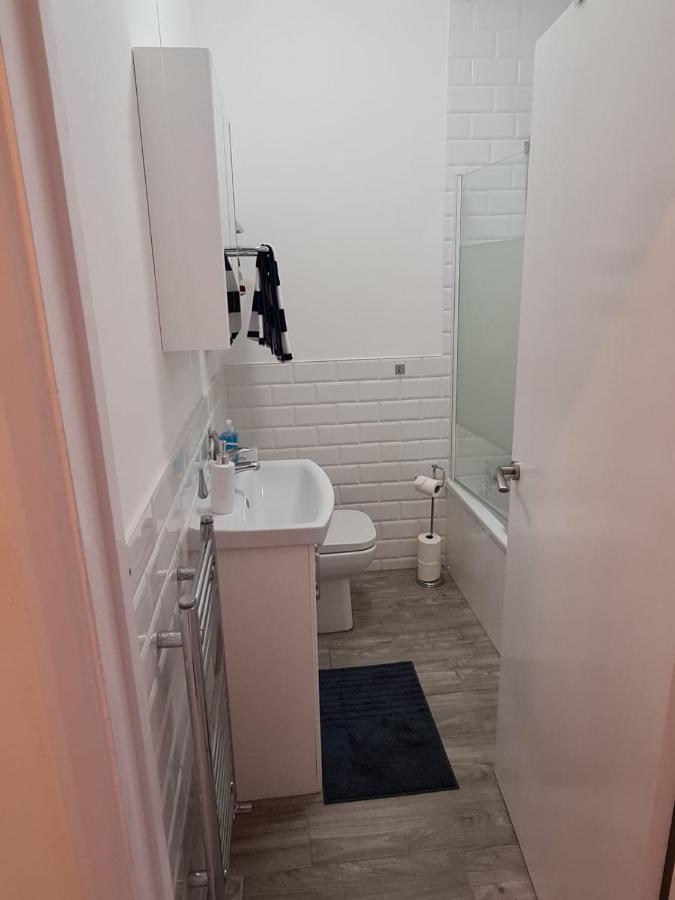 Centrally Located, Comfortable Apartment Near Station, Beach And North Laines Hove Buitenkant foto