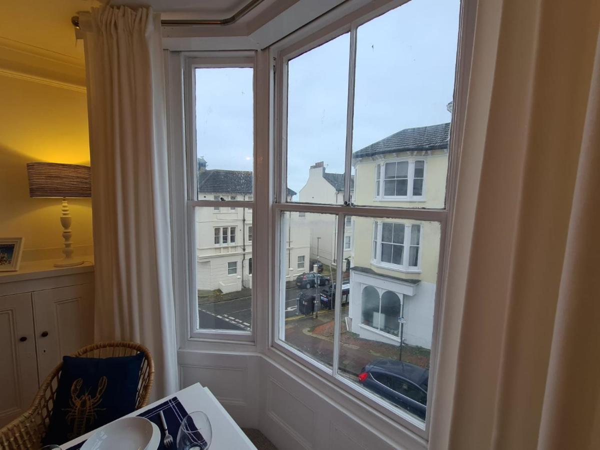 Centrally Located, Comfortable Apartment Near Station, Beach And North Laines Hove Buitenkant foto