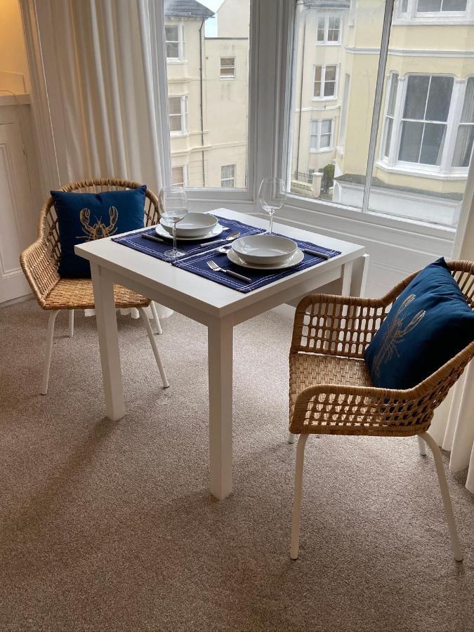Centrally Located, Comfortable Apartment Near Station, Beach And North Laines Hove Buitenkant foto