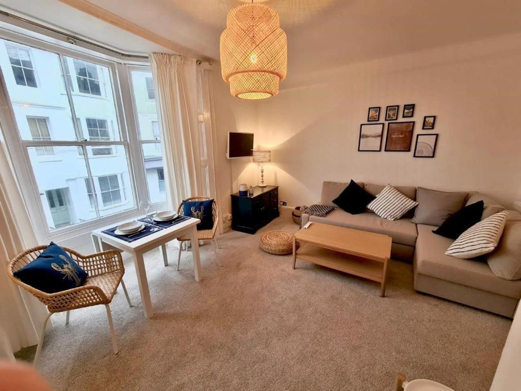 Centrally Located, Comfortable Apartment Near Station, Beach And North Laines Hove Kamer foto
